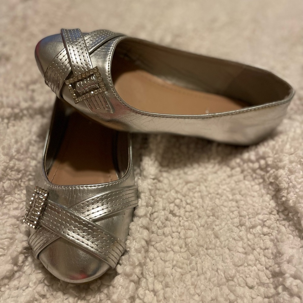 Silver girl dress shoe slipper style